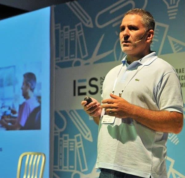 Yariv Binnun speaking at a conference